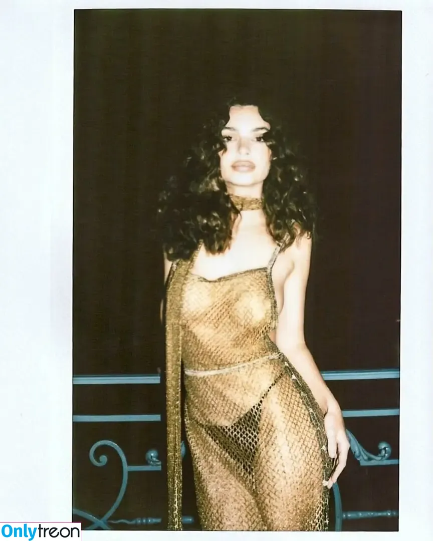 Emily Ratajkowski nude photo #3419 (emrata)