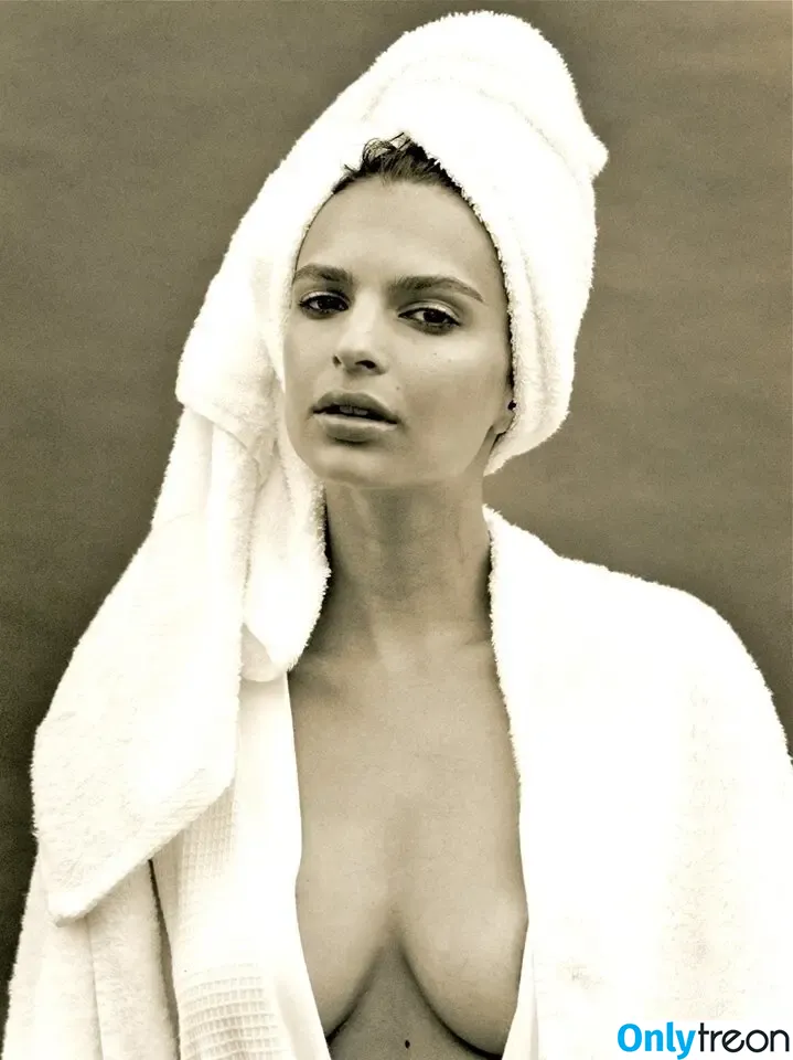 Emily Ratajkowski nude photo #3750 (emrata)