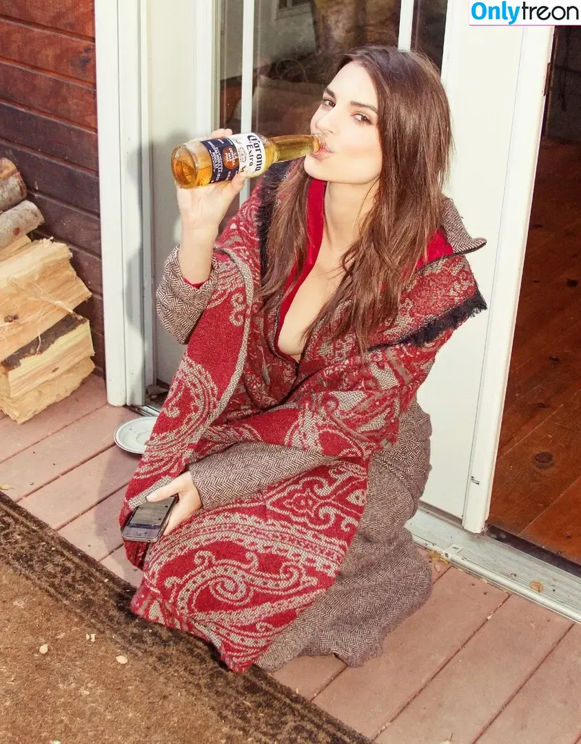 Emily Ratajkowski nude photo #3762 (emrata)