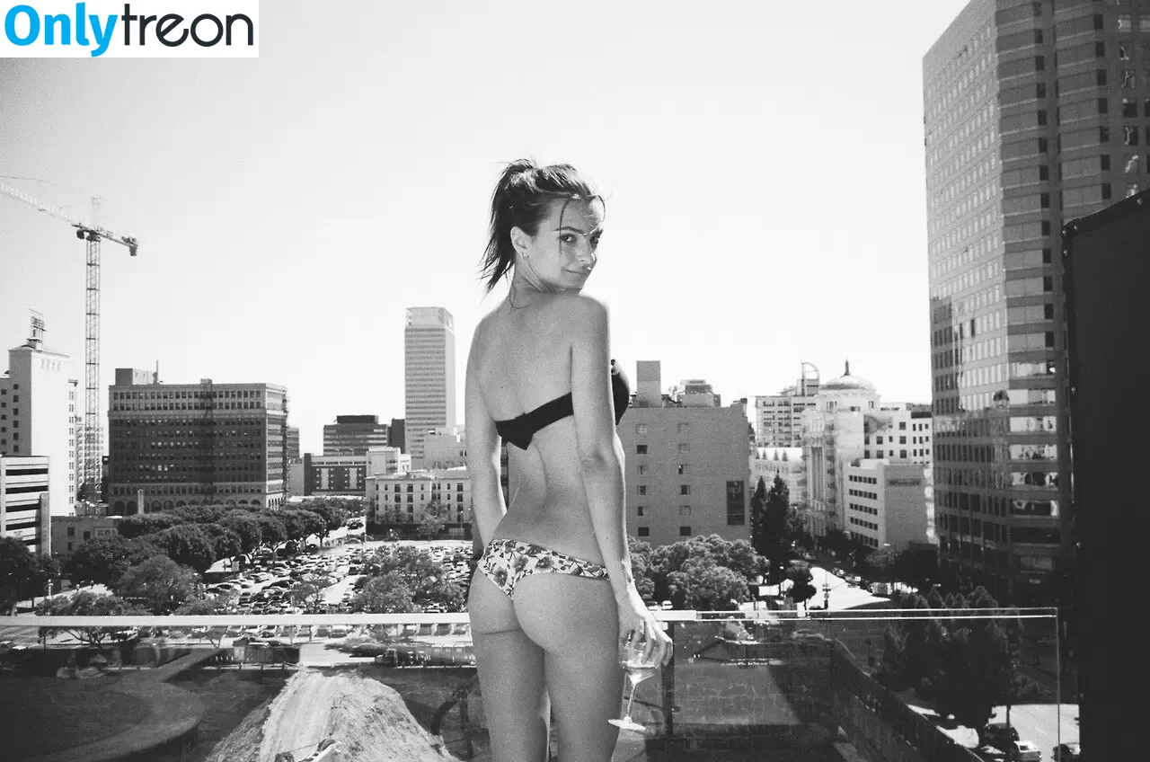 Emily Ratajkowski nude photo #3772 (emrata)