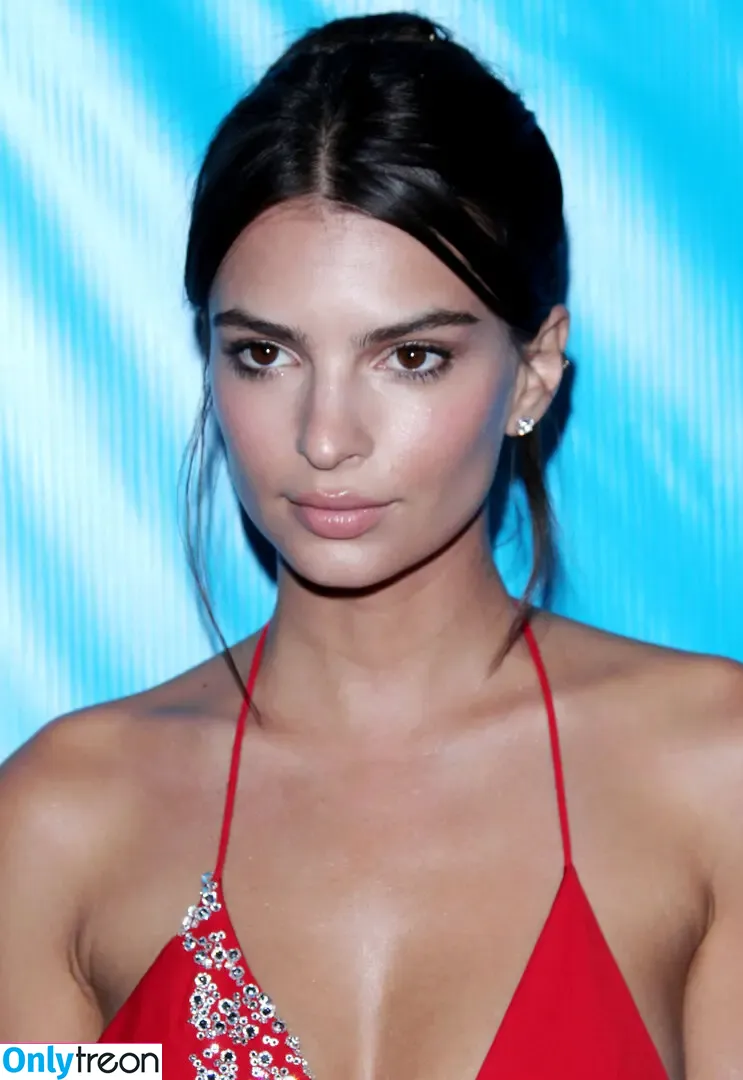 Emily Ratajkowski nude photo #3906 (emrata)