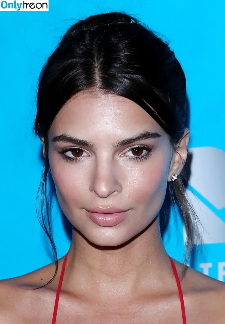 Emily Ratajkowski nude photo #3907 (emrata)