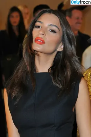 Emily Ratajkowski / emrata nude photo #4005