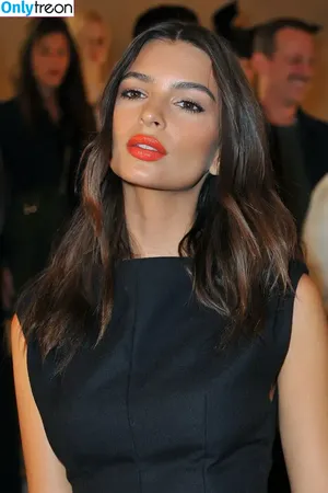 Emily Ratajkowski / emrata nude photo #4010