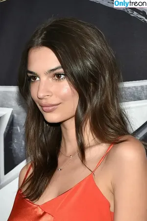 Emily Ratajkowski / emrata nude photo #4195