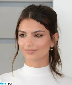 Emily Ratajkowski / emrata nude photo #4199