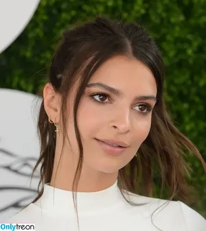 Emily Ratajkowski / emrata nude photo #4203
