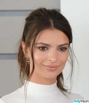 Emily Ratajkowski / emrata nude photo #4218