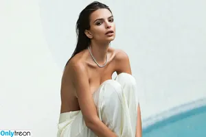 Emily Ratajkowski / emrata nude photo #4253