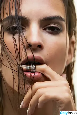 Emily Ratajkowski / emrata nude photo #4255