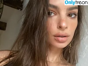 Emily Ratajkowski / emrata nude photo #4256