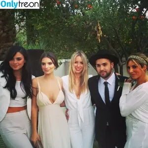 Emily Ratajkowski / emrata nude photo #4316