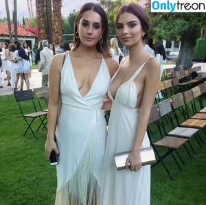 Emily Ratajkowski / emrata nude photo #4324