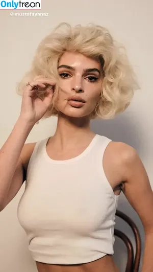 Emily Ratajkowski / emrata nude photo #4391