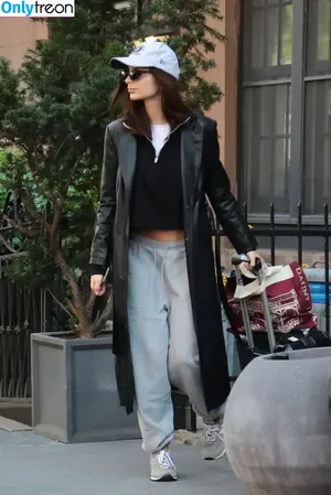 Emily Ratajkowski / emrata nude photo #4396