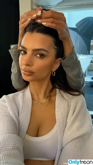 Emily Ratajkowski / emrata nude photo #4408