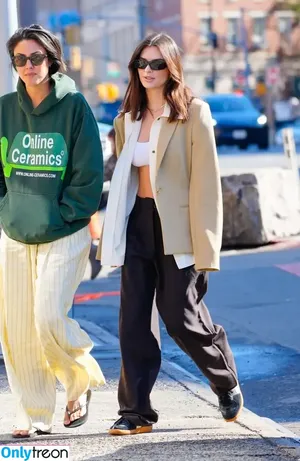 Emily Ratajkowski / emrata nude photo #4443