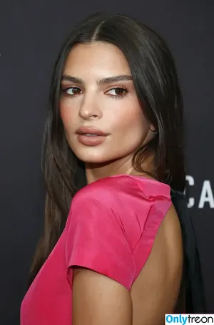 Emily Ratajkowski / emrata nude photo #4461