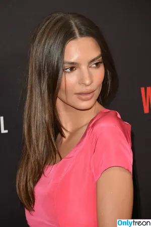 Emily Ratajkowski / emrata nude photo #4485