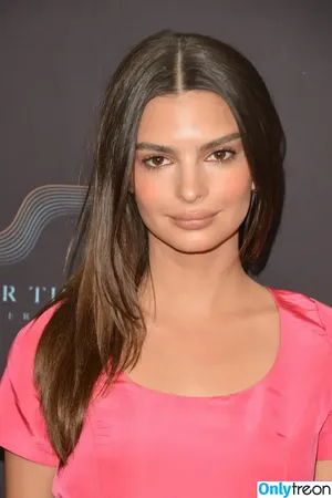 Emily Ratajkowski / emrata nude photo #4502