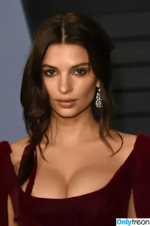 Emily Ratajkowski / emrata nude photo #4514