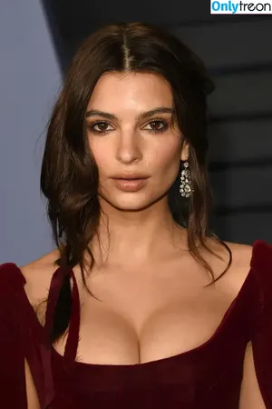 Emily Ratajkowski / emrata nude photo #4520