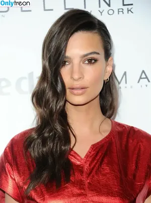 Emily Ratajkowski / emrata nude photo #4578