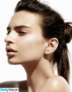 Emily Ratajkowski / emrata nude photo #4593