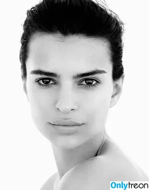 Emily Ratajkowski / emrata nude photo #4595