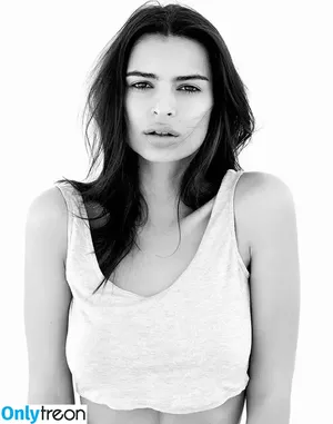 Emily Ratajkowski / emrata nude photo #4598