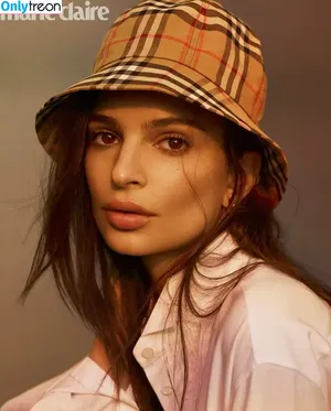 Emily Ratajkowski / emrata nude photo #4601