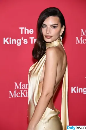 Emily Ratajkowski / emrata nude photo #4672