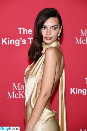 Emily Ratajkowski / emrata nude photo #4674