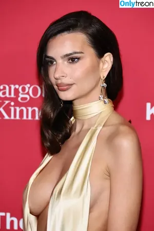 Emily Ratajkowski / emrata nude photo #4676