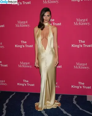 Emily Ratajkowski / emrata nude photo #4705