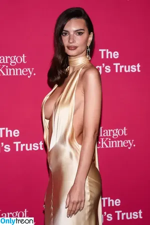 Emily Ratajkowski / emrata nude photo #4721