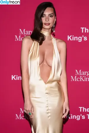 Emily Ratajkowski / emrata nude photo #4723