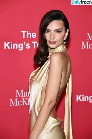 Emily Ratajkowski / emrata nude photo #4742