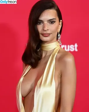 Emily Ratajkowski / emrata nude photo #4762