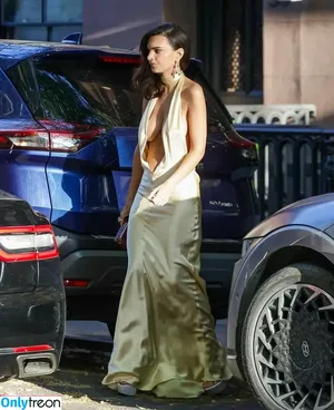 Emily Ratajkowski / emrata nude photo #4772