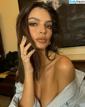 Emily Ratajkowski / emrata nude photo #4779