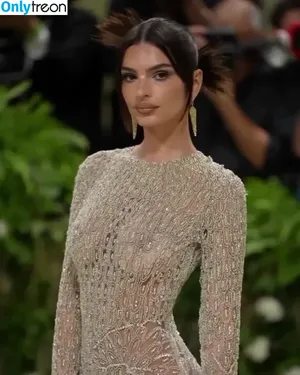 Emily Ratajkowski / emrata nude photo #4860