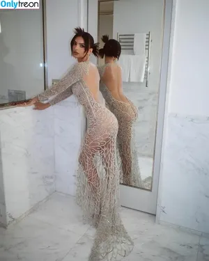 Emily Ratajkowski / emrata nude photo #4861