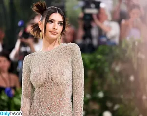 Emily Ratajkowski / emrata nude photo #4866