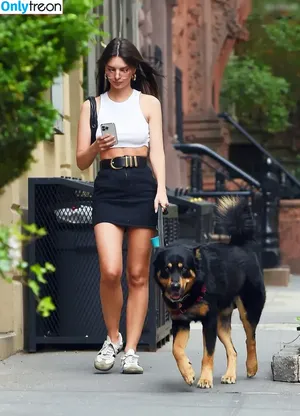 Emily Ratajkowski / emrata nude photo #4956