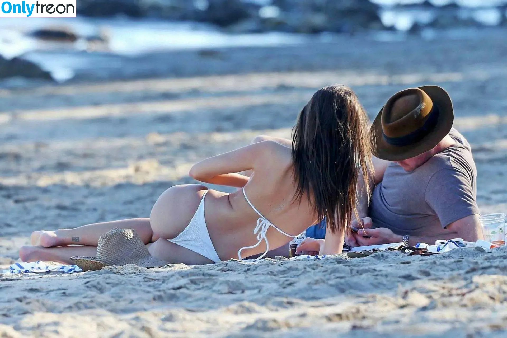 Emily Ratajkowski nude photo #4041 (emrata)