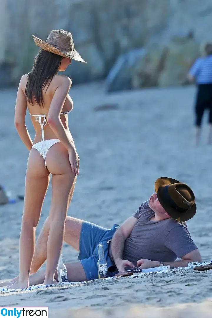 Emily Ratajkowski nude photo #4071 (emrata)