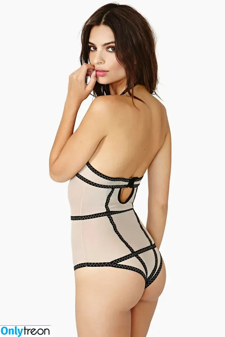 Emily Ratajkowski nude photo #4097 (emrata)
