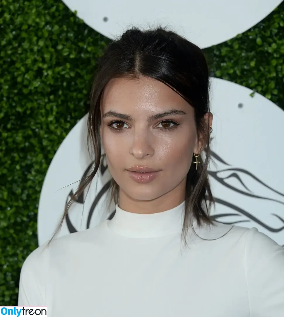 Emily Ratajkowski nude photo #4208 (emrata)