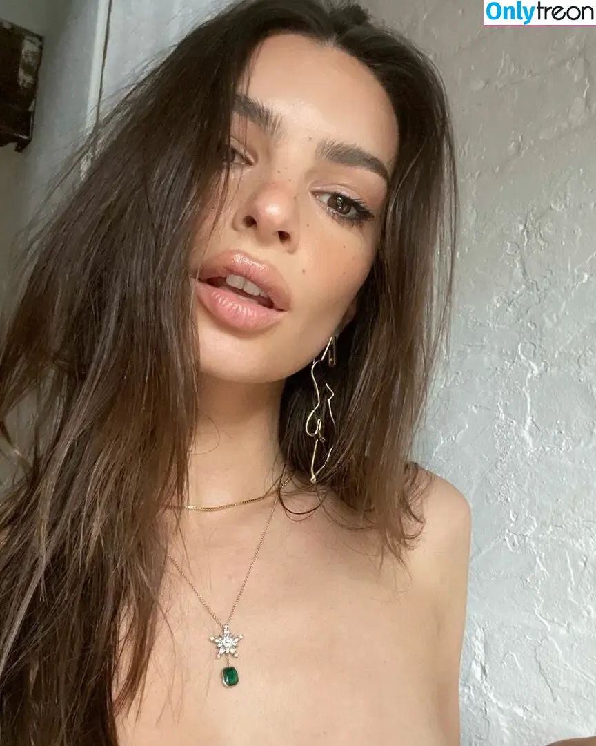 Emily Ratajkowski nude photo #4241 (emrata)